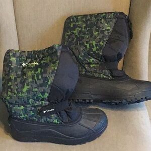 Columbia Ladies Black and Green Winter Boots 7